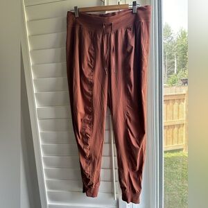 Lululemon dance jogger size 10